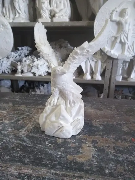 Imagem Águia Escultura em Gesso Cru para Pintar