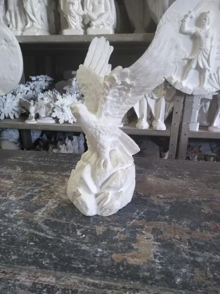 Imagem Águia Escultura em Gesso Cru para Pintar
