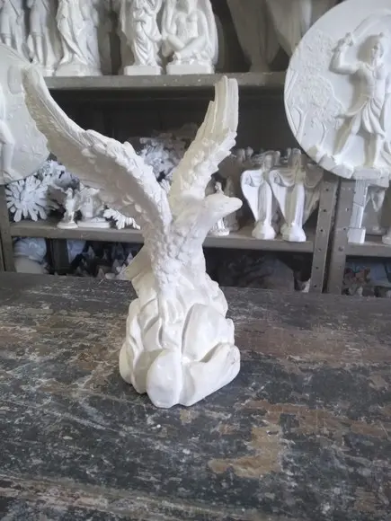 Imagem Águia Escultura em Gesso Cru para Pintar