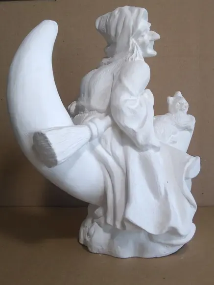 Imagem Bruxa na Lua Escultura em Gesso Cru da Bruxa na Lua