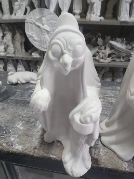 Imagem Bruxa Grande Escultura da Bruxa com Maça em Gesso Cru