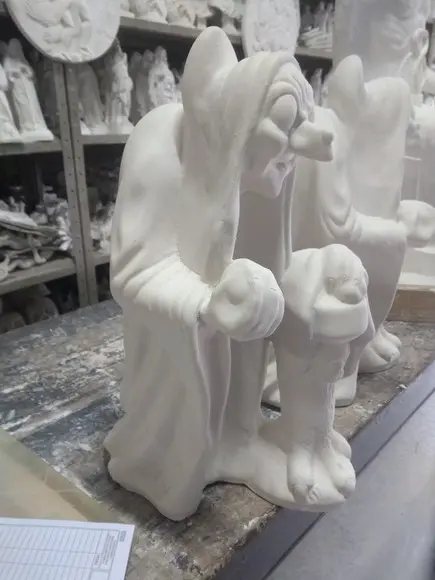 Imagem Bruxa Grande Escultura da Bruxa com Maça em Gesso Cru