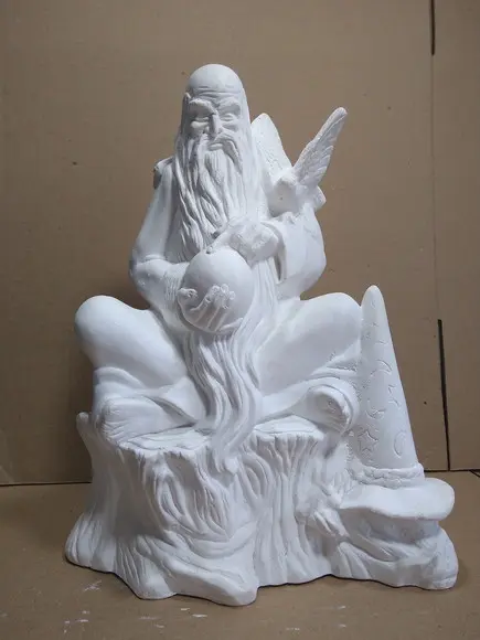 Imagem Bruxo Ravengar Escultura em Gesso Cru para Pintar