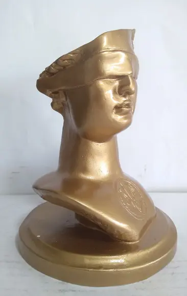 Imagem Busto Deusa da Justiça Escultura da Justiça Dourado