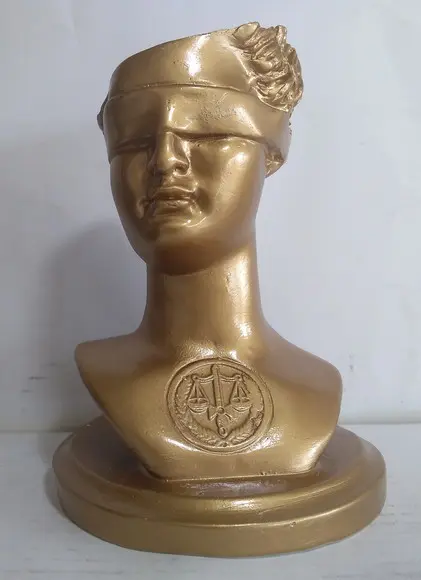 Imagem Busto Deusa da Justiça Escultura da Justiça Dourado