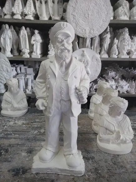 Imagem Capitão do Mar Escultura Marinheiro em Gesso Cru