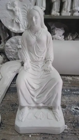 Imagem Cigana com Cartas Sentada Escultura em Gesso Cru