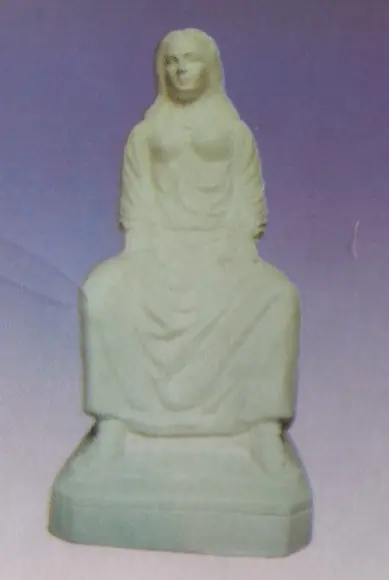 Imagem Cigana com Cartas Sentada Escultura em Gesso Cru