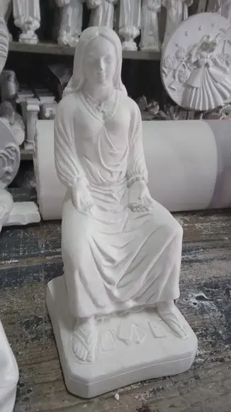Imagem Cigana com Cartas Sentada Escultura em Gesso Cru