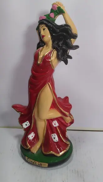 Imagem Cigana Fidélia Escultura Cigana com Cartas e Rosas