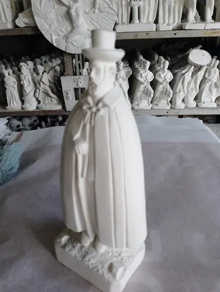 Imagem Exu Capa Preta das Encruzilhadas Escultura Gesso Cru