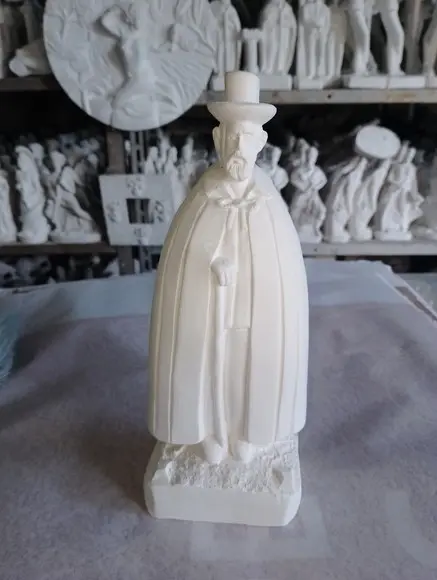 Imagem Exu Capa Preta das Encruzilhadas Escultura Gesso Cru