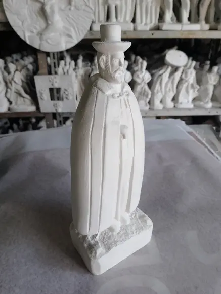 Imagem Exu Capa Preta das Encruzilhadas Escultura Gesso Cru