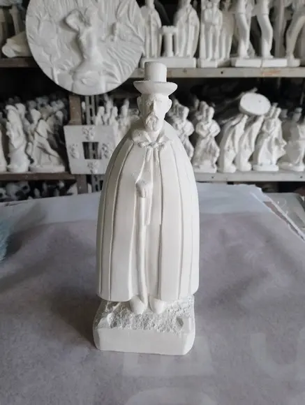 Imagem Exu Capa Preta das Encruzilhadas Escultura Gesso Cru