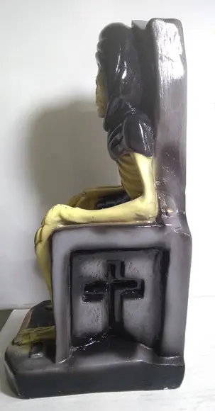 Imagem Exu Tata Caveira Escultura Exu Tata Caveira no Trono