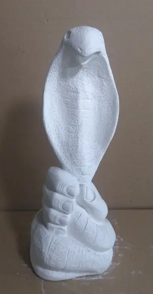 Imagem Mão Segurando Cobra Naja Escultura para Pintar 20cm