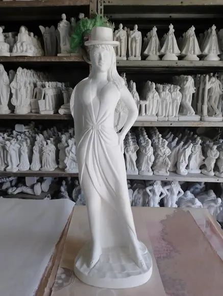 Imagem Maria Malandra Pomba Gira Dama da Noite com Chapéu