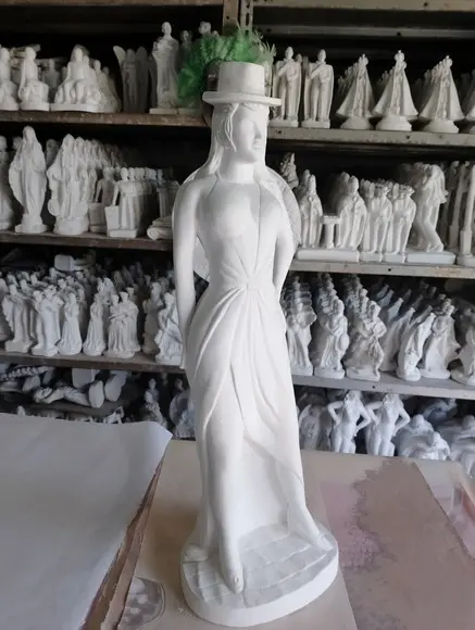 Imagem Maria Malandra Pomba Gira Dama da Noite com Chapéu