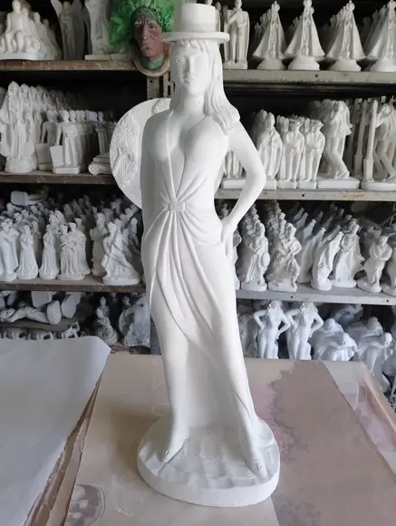 Imagem Maria Malandra Pomba Gira Dama da Noite com Chapéu