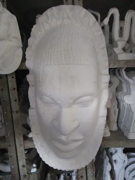 Imagem Mascara de Ogum Escultura Grande em Gesso Cru