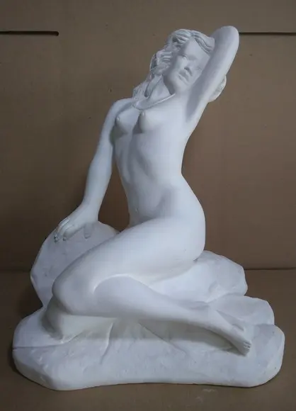 Imagem Mulher Sentada na Pedra Pomba Gira Cabocla Rainha