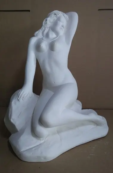 Imagem Mulher Sentada na Pedra Pomba Gira Cabocla Rainha