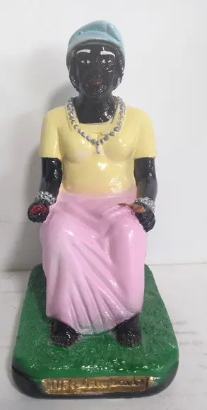 Imagem Preta Velha Vó Cambinda Escultura em Gesso Puro