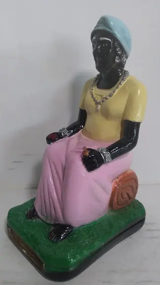 Imagem Preta Velha Vó Cambinda Escultura em Gesso Puro