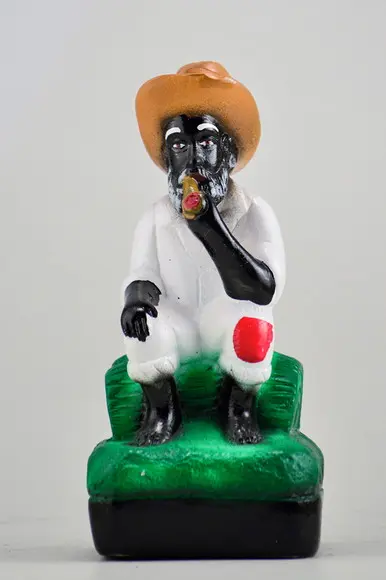 Imagem Preto Velho Pai João com Chapéu Escultura em Gesso
