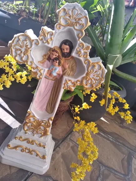 Imagem Sagrada Família Cruz Escultura com Pintura Especial