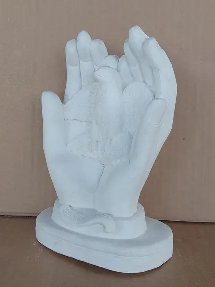 Mão da Paz Imagem Mão com Pomba da Paz Escultura Gesso Cru