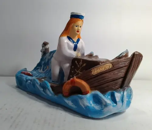 Marinheira Mariana com Barco Imagem Maria no Barco