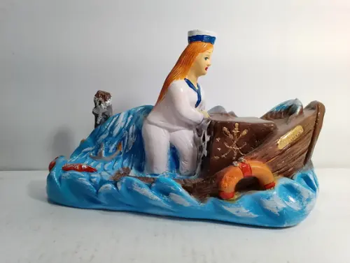 Marinheira Mariana com Barco Imagem Maria no Barco