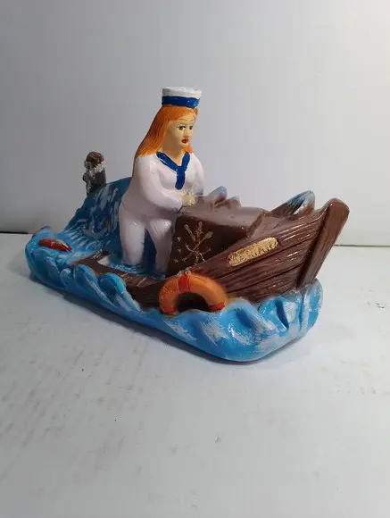 Marinheira Mariana com Barco Imagem Maria no Barco