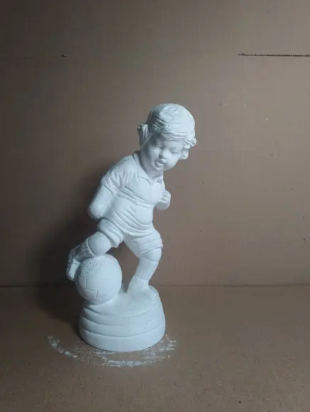 Menino Jogador Imagem Garoto Jogando Bola Escultura Gesso Cr
