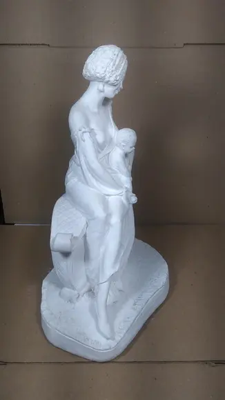 Negra do Divã Imagem Mulher c/ Criança Colo Escultura Gesso