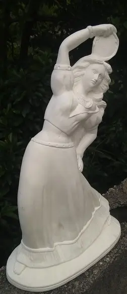 Pomba Gira Cigana com Pandeiro Imagem em Gesso Cru