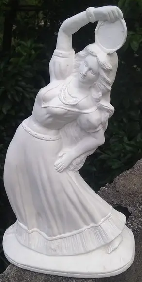 Pomba Gira Cigana com Pandeiro Imagem em Gesso Cru