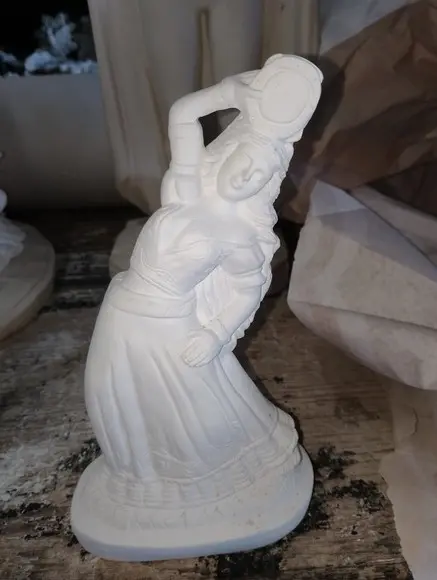 Pomba Gira Cigana com Pandeiro Imagem Modelo Novo 20cm