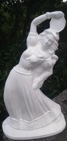 Pomba Gira Cigana com Pandeiro Imagem em Gesso Cru