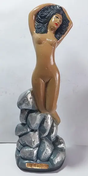 Pomba Gira das Pedras Imagem Pomba Gira Sentada na Pedra