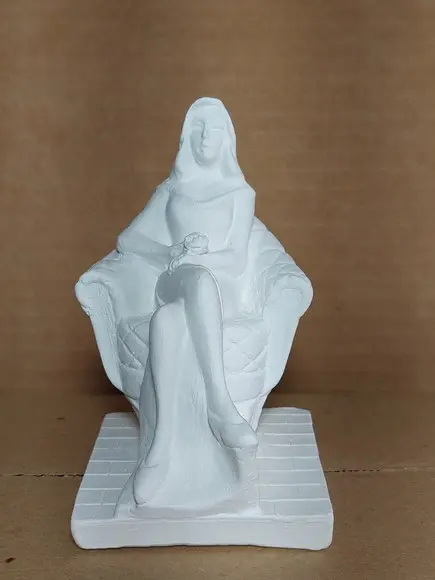 Pomba Gira Escultura Sentada em Gesso