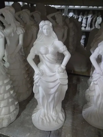 Pomba Gira Maria Mulambo Imagem Tata Mulambo em Gesso Cru