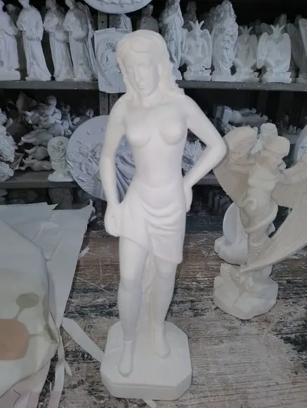 Pomba Gira Maria Padilha Imagem em Gesso Cru Maria Padilha