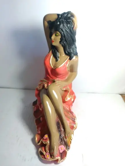 Pomba Gira Menina Imagem Pomba Gira Menina Sentada