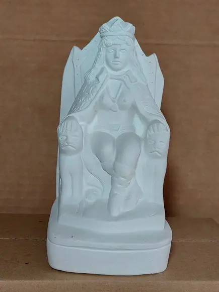 Pomba Gira Rainha no Trono Imagem em Gesso Cru