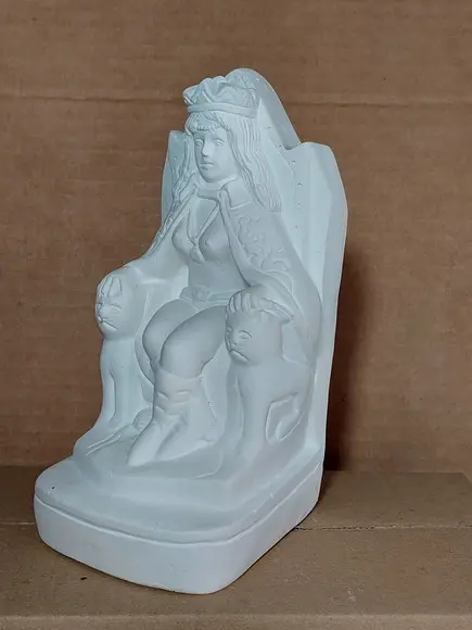 Pomba Gira Rainha no Trono Imagem em Gesso Cru