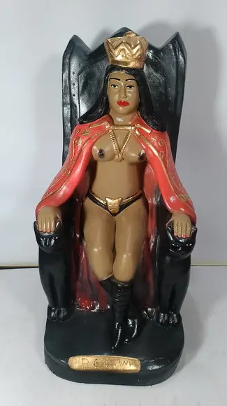 Pomba Gira Rainha no Trono Imagem Rainha Sentada no Trono