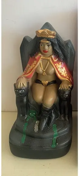 Pomba Gira Rainha no Trono Imagem Pomba Gira Rainha Sentada