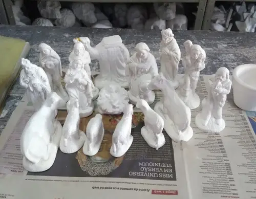 Presépio com 17 Peças Tamanho Variados de 5cm à 13 Gesso Cru